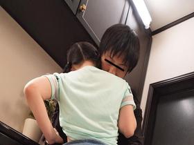 偶然声を掛けた女の子が可愛くて・・・尾行わいせつ・拉致強制精飲・昏睡姦　三つ編みパイパン少●ひなのちゃん146cm　サンプル画像03